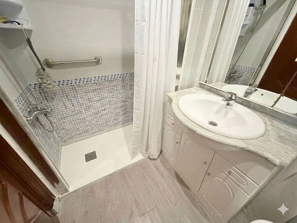 Vannitoad - Corner Flat with Panoramic Views in Málaga Centre