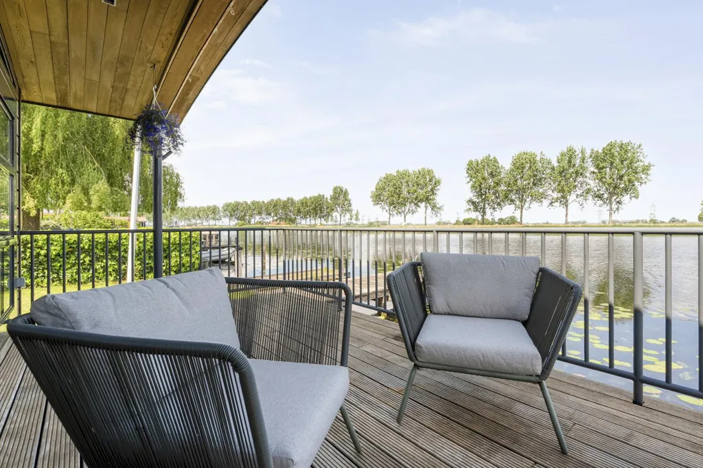 Terrass - Floating House with Private Dock in IJsselmuiden