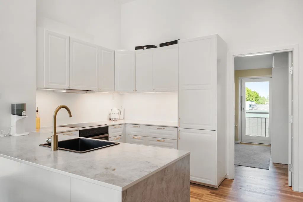 Cuisine - Renovated 4-Bed Flat with Terrace in Farum