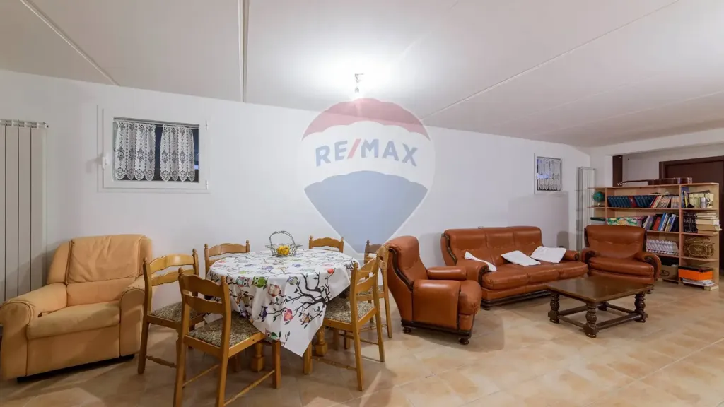 Living Room - Independent House with Private Garden in Ostra