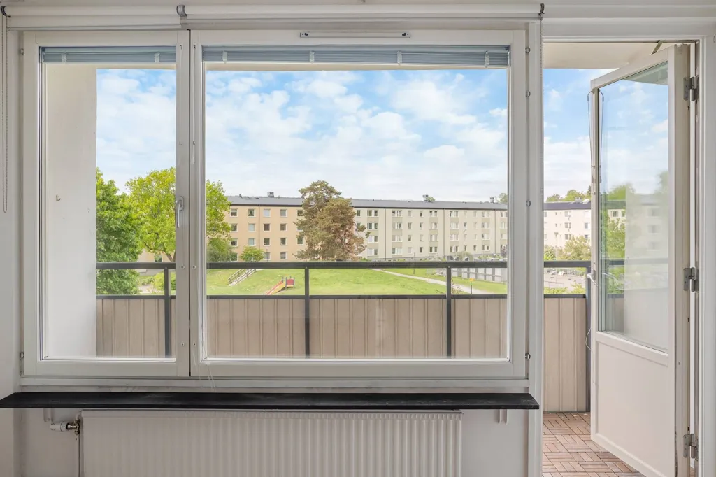 Balcon - Spacious 2nd Floor Flat with Balcony in Sunny Location