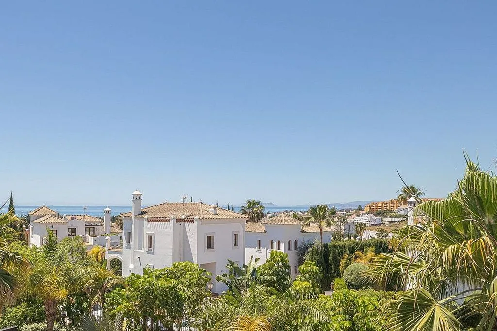 Aed - Penthouse with Sea View in Estepona