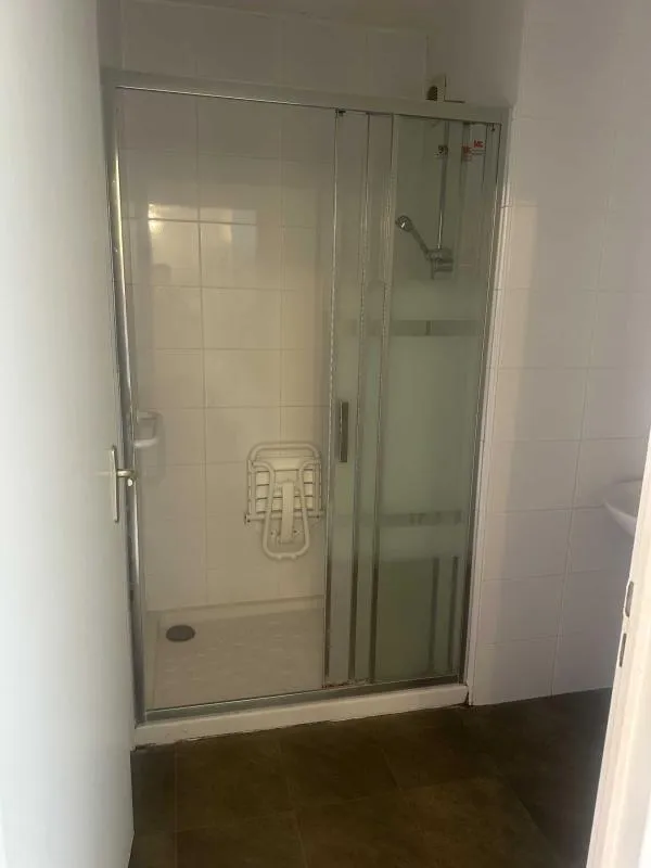 Salles de bain - Appartement en RDC avec Parking à Arcis-sur-Aube