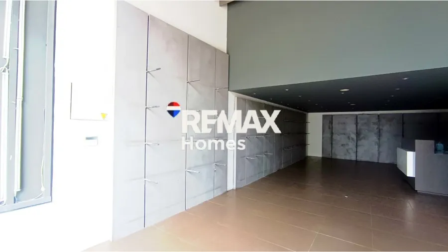 Entrée - Retail Unit with High Footfall in Agia Paraskevi