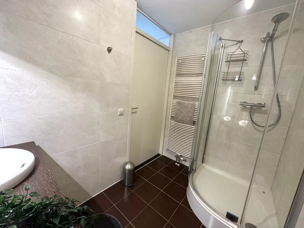 Vannitoad - 3-Bedroom Gallery Flat with City View in Rotterdam