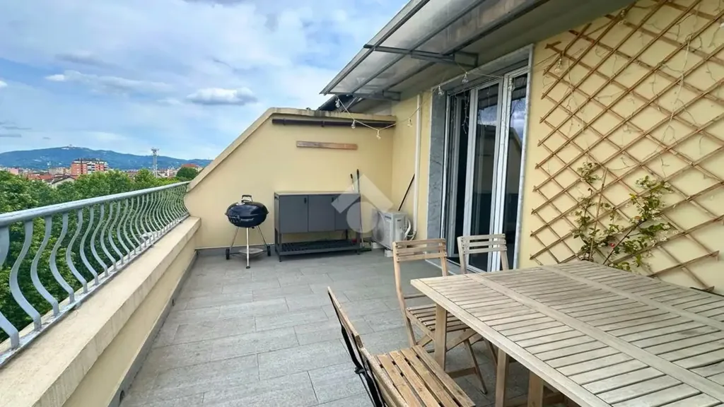 Rõdu - Panoramic Attico with Terrace in Torino