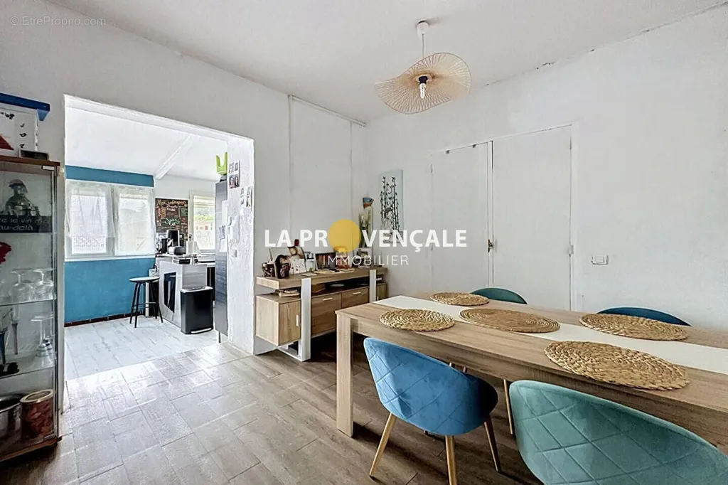 Salle à manger - Appartement avec accès aux combles au centre de Trets
