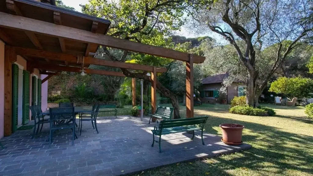 Terrass - Historic Villa with Pool in Porto Azzurro