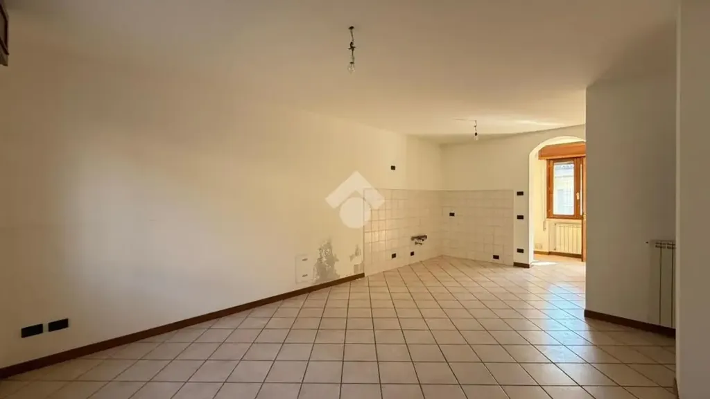 Pièces - Ground Floor Trilocale with Private Garage in Dello