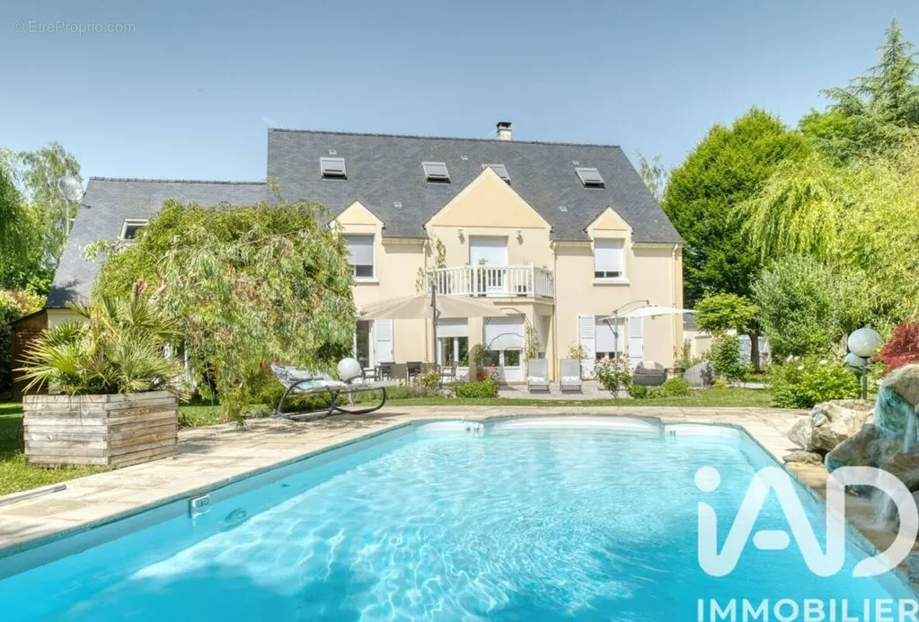 Maison Familiale avec Piscine à Pierrefonds