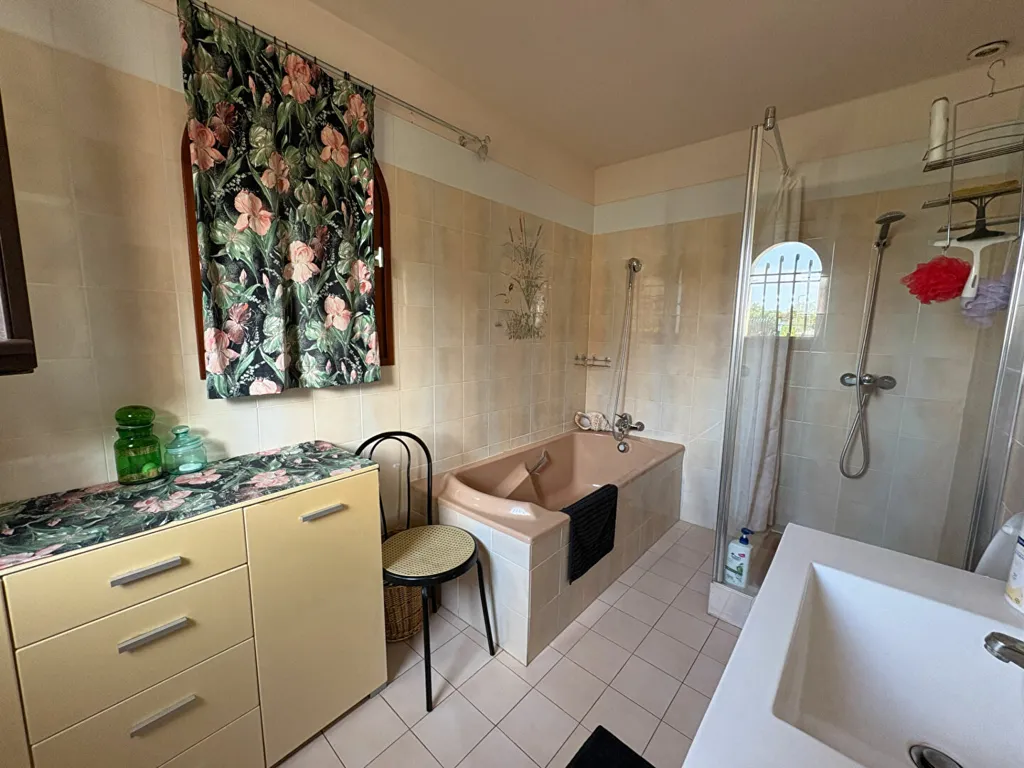 Vannitoad - Three-Bedroom House with Terrace in Sorede