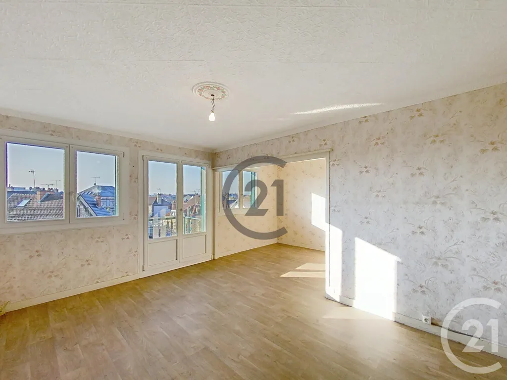 Pièces - Appartement avec balcon à Sainte Savine
