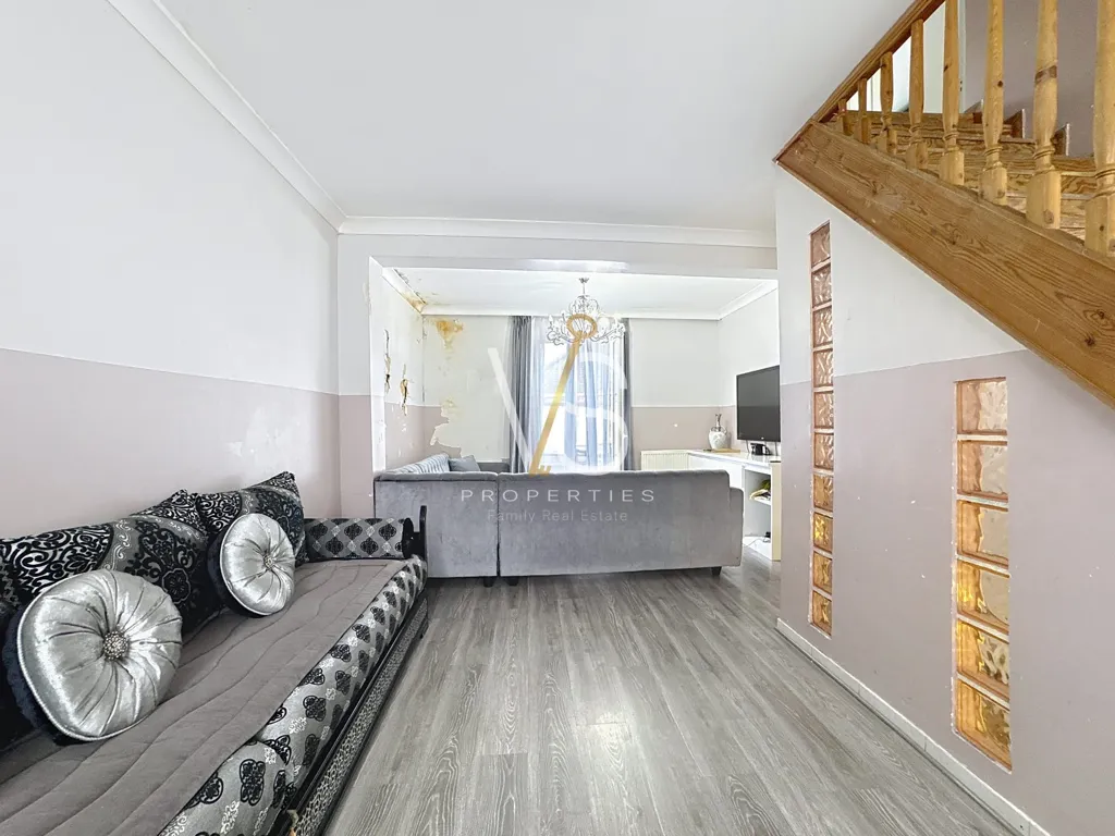 Séjour - Maison 5 Chambres avec Entrepôt à Anderlecht