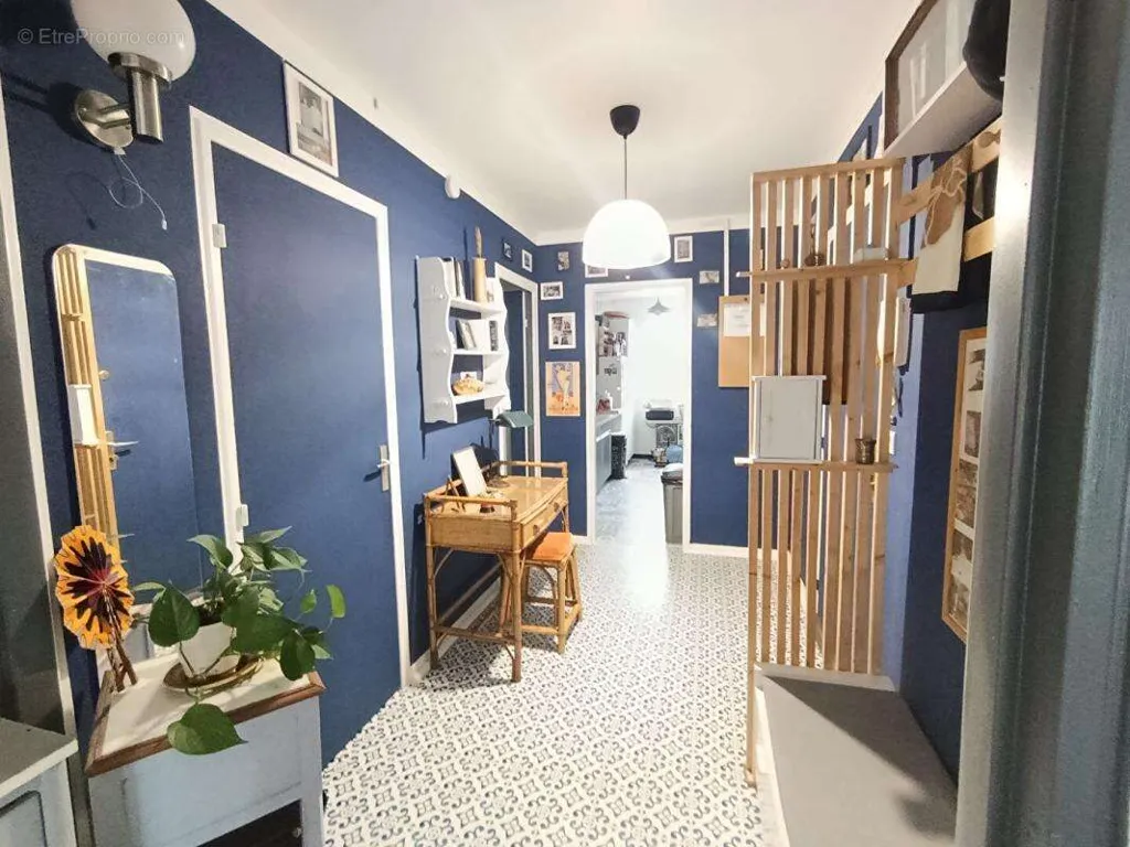 hallway_entrance