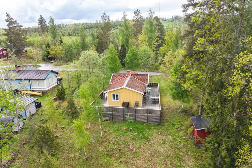 Õhuvaade - Charming Cottage with Lake View in Virserum