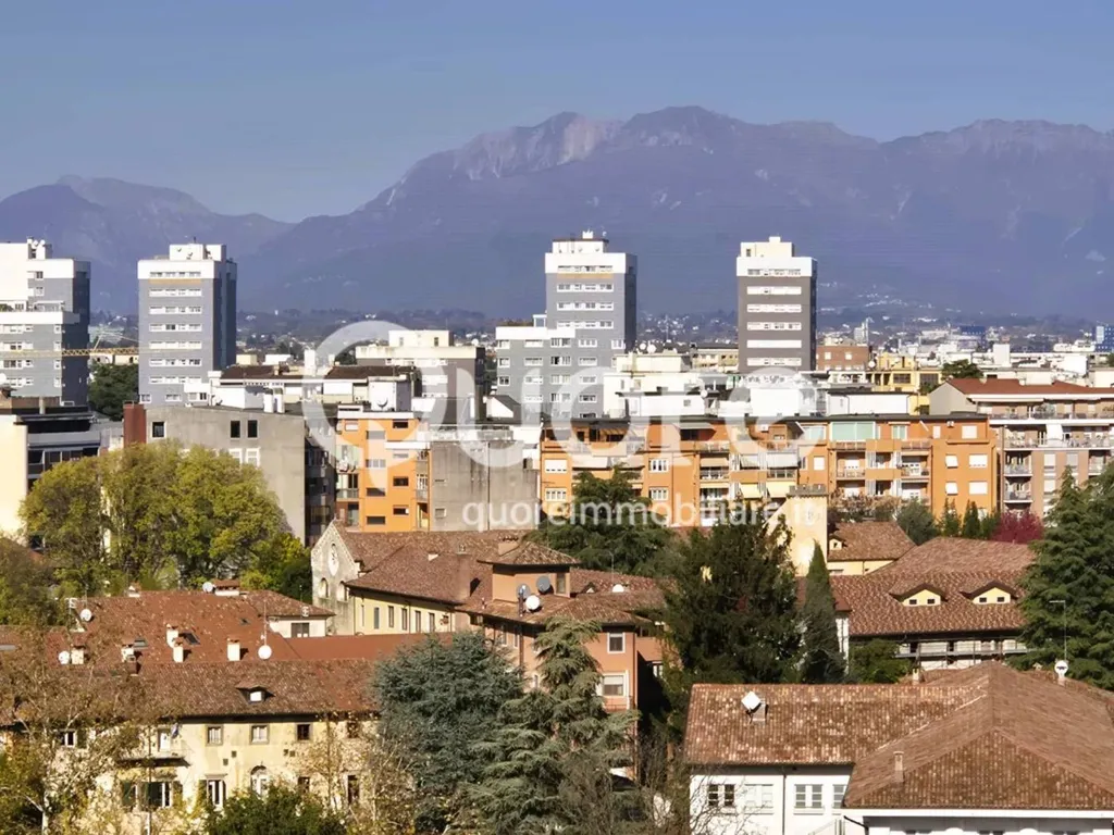 Spacious Apartment with Castle View in Udine
