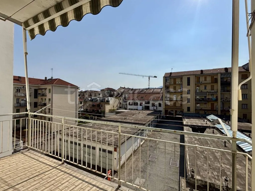 Balcon - Modernised 2-Bed Flat with Balcony in Pinerolo