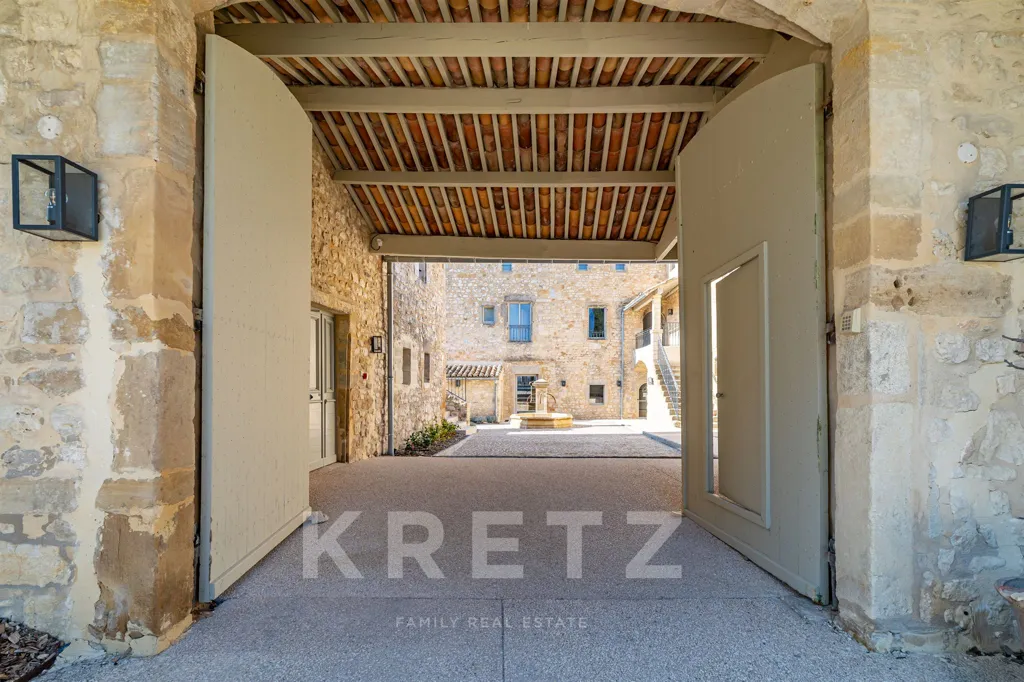Aed - Luxury Estate with 16 Bedrooms in Uzès