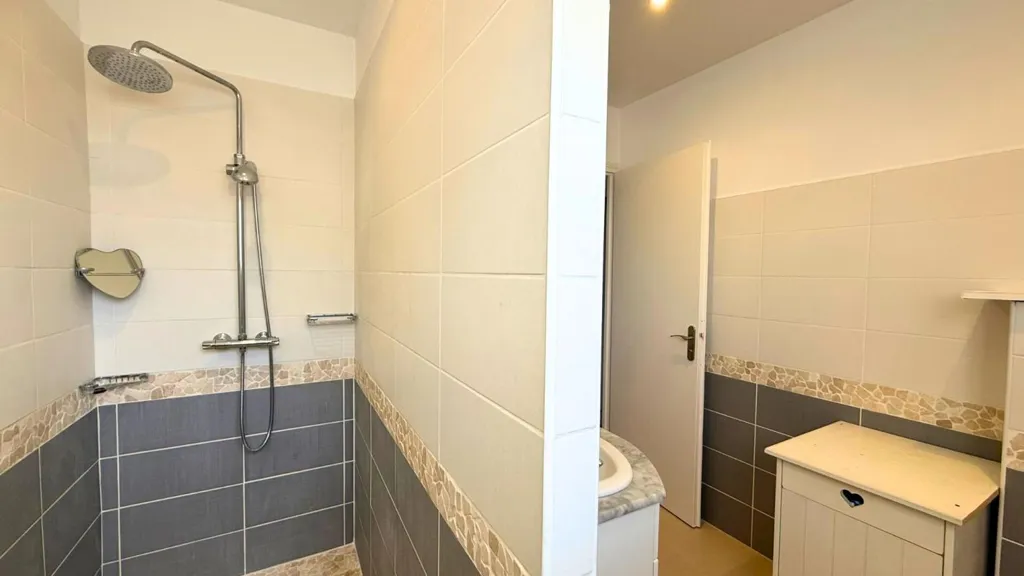 Salles de bain - Villa 4 Faces avec Piscine et Jardin à Perpignan