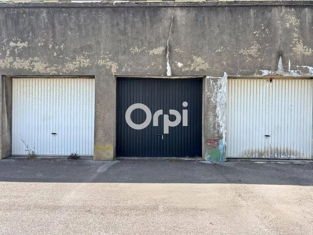 Garage - Garage for Sale in Boulogne sur Mer