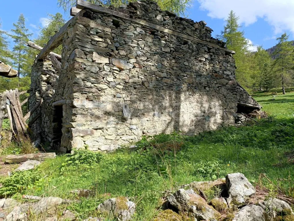 Välivaade - Rustic Cottage for Renovation in Sampeyre