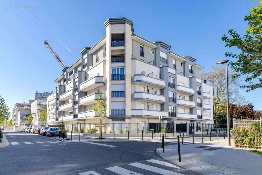 Välivaade - Modern Flat with Garden in Thiais