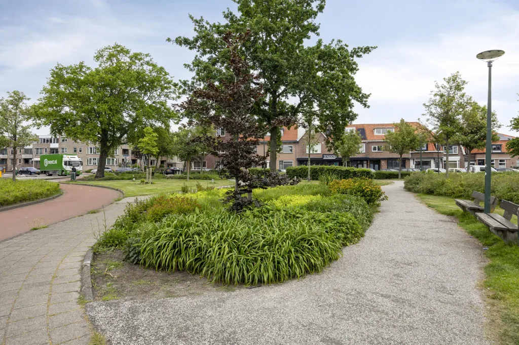 Semi-Detached Home with Workshop in Honselersdijk