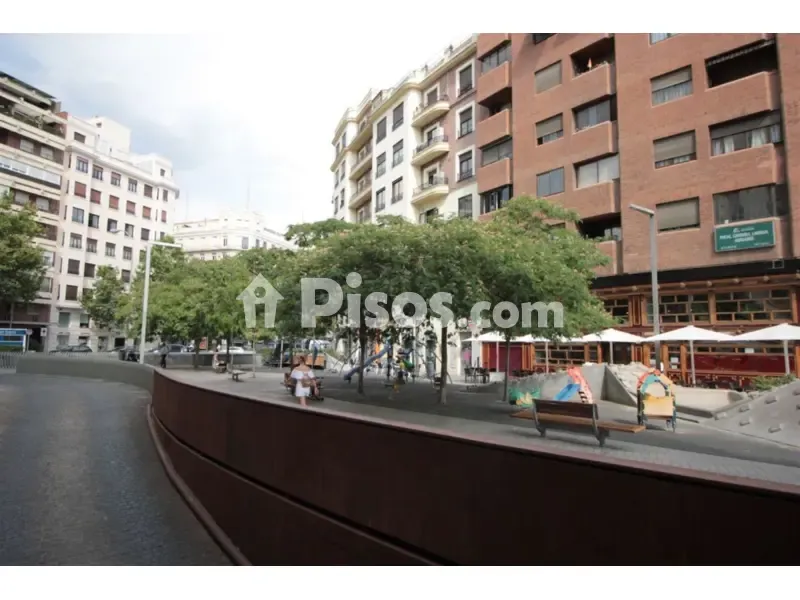 Ample 3-Bedroom Flat in Jerónimos