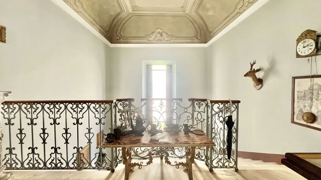 Hallway - Historic Villa with Private Garden in Intra