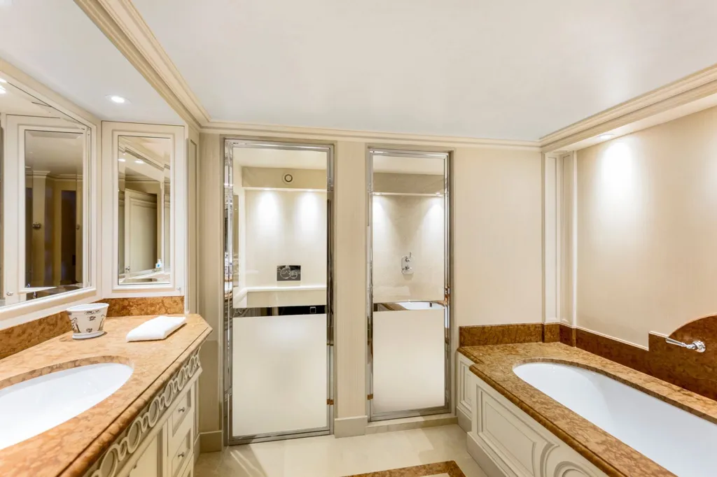 Bathrooms - Pied-à-Terre with View in Paris 16th