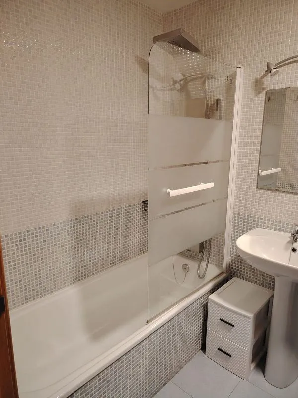 Vannitoad - Modern Penthouse with Balcony in Sama de Langreo