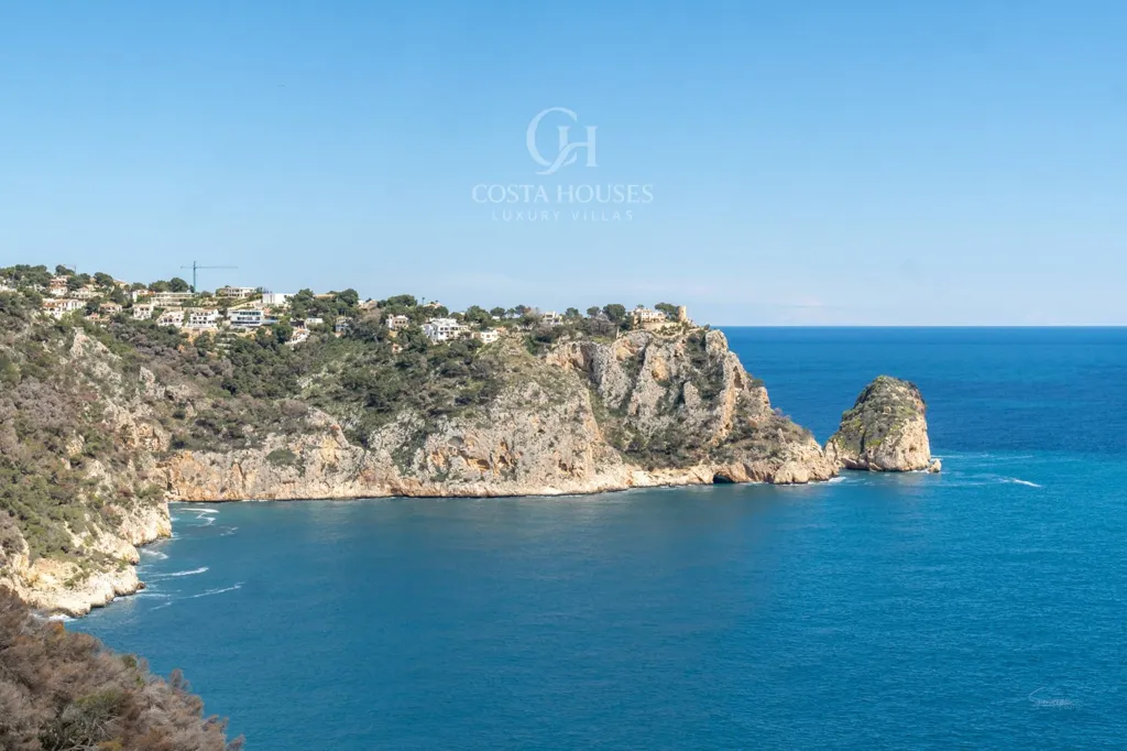 Contemporary Villa with Seafront Views in Jávea