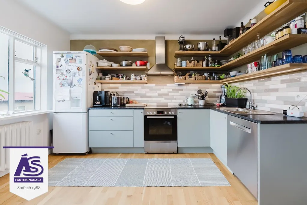Cucina - 5-6 Bed Apartment with Sea View in Hafnarfjörður