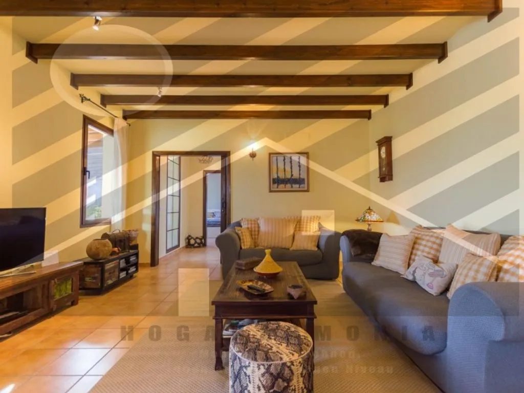 Elutuba - Luxury Villa with Dual Pools in Lajares