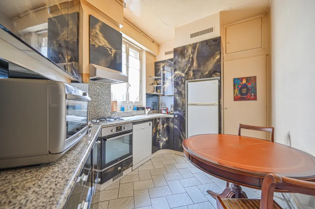 Cuisine - Appartement Haussmannien avec Balcon Sud à Paris 11ème