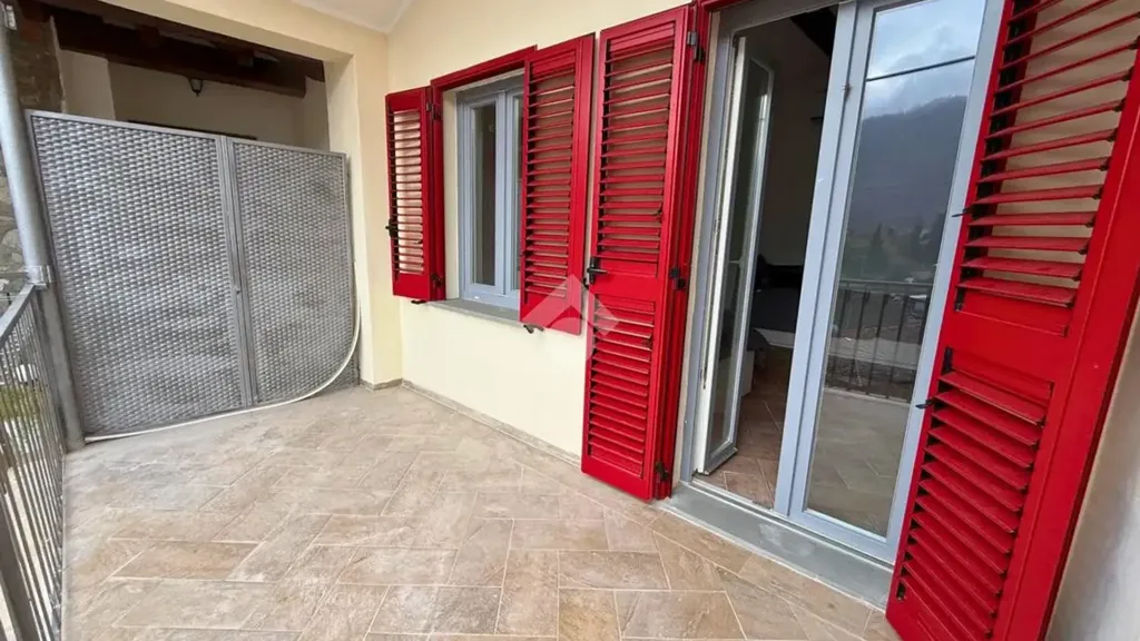 Rõdu - Rustic Duplex with Terrace in Paratico