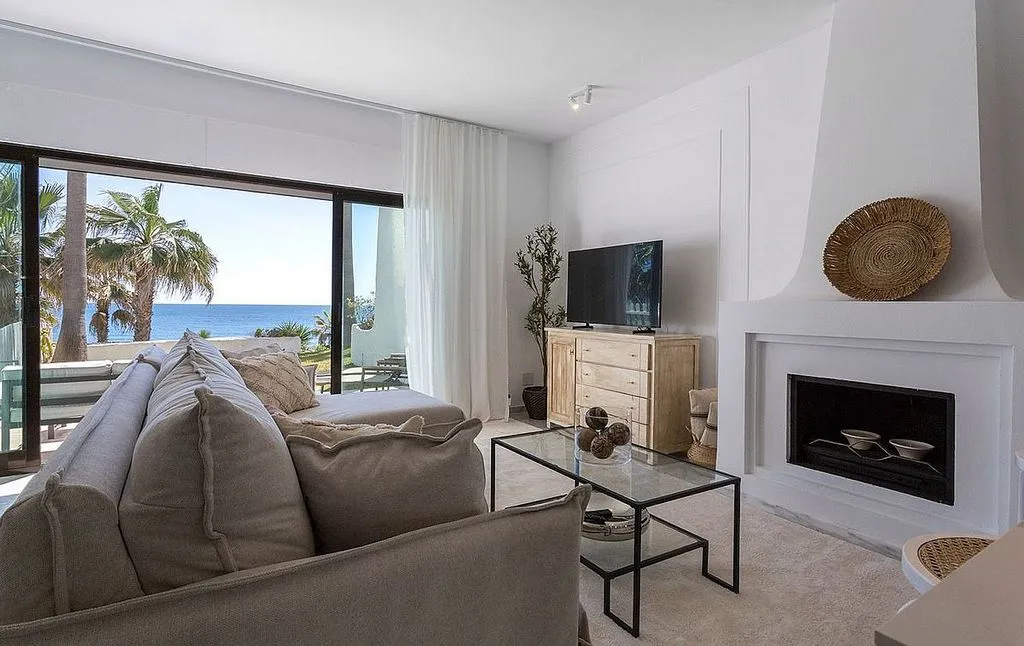 Elutuba - Twin-Adjoined House with Sea View in Casares
