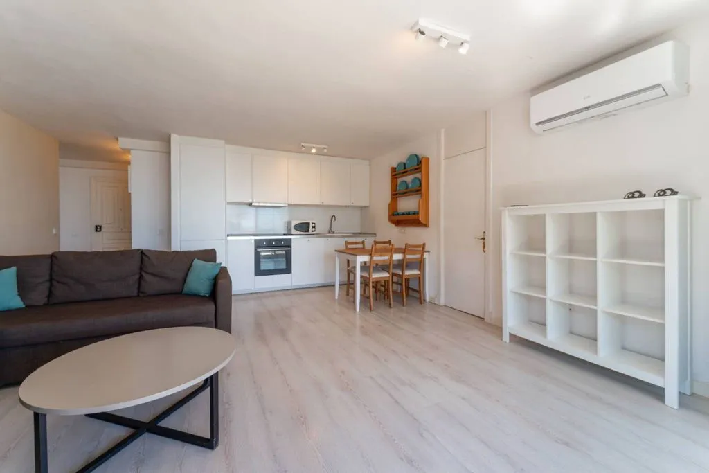 Elutuba - Seafront Apartment with Balcony in Magaluf