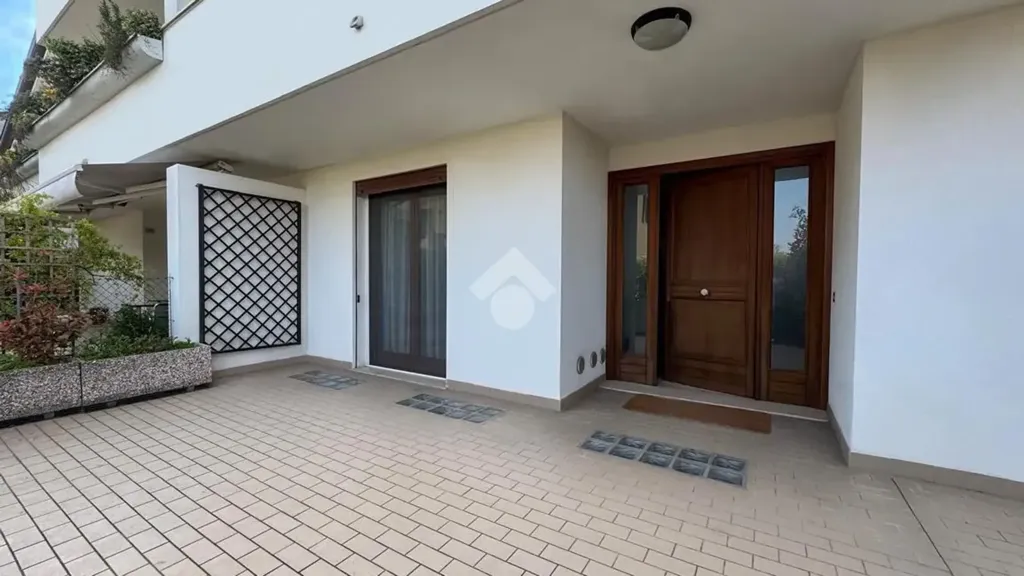 Entrée - Villa with Garden in Due Carrare