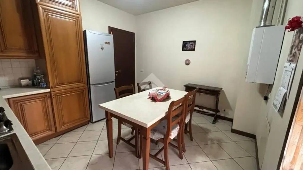 Cuisine - Quadrilocale with Balcony in Mantova