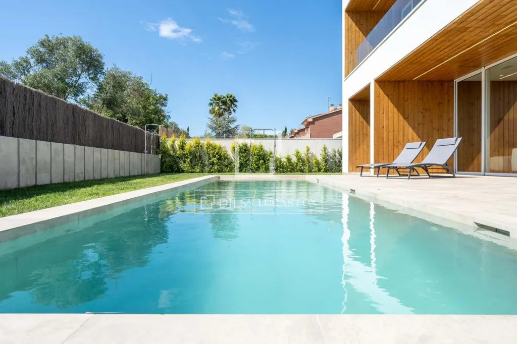Bassein - Modern House with Pool in Reus