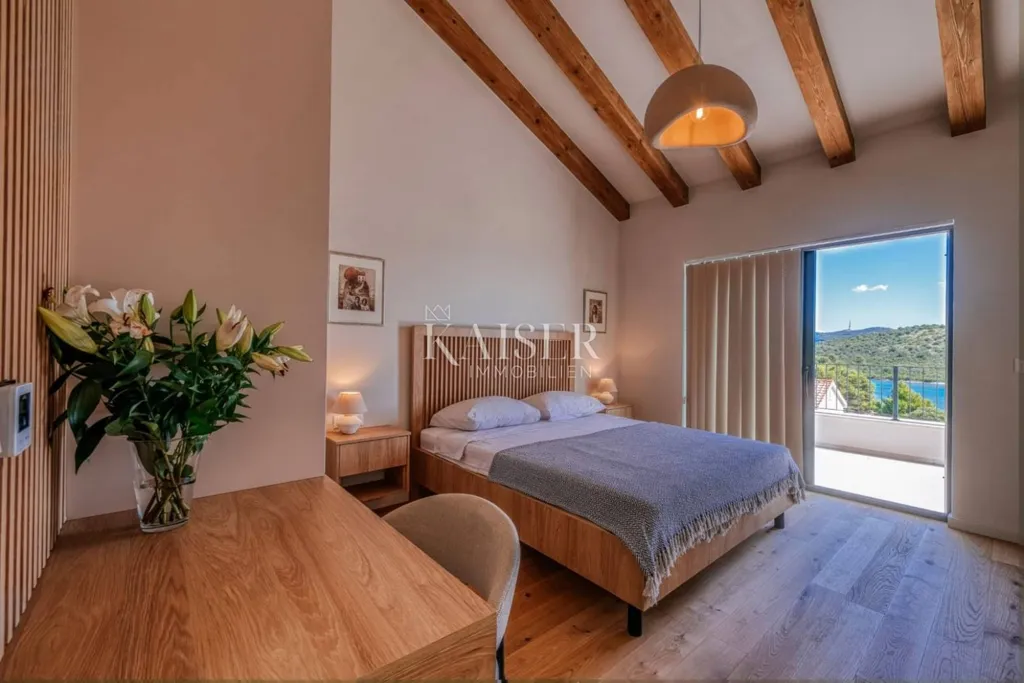 Bedrooms - Luxury Villa with Infinity Pool on Mali Iž