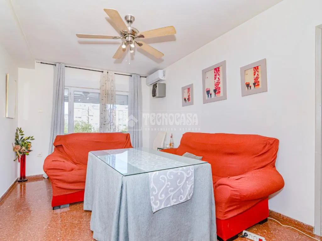 Salle à manger - Four-Bedroom Flat with Terrace in Cartuja
