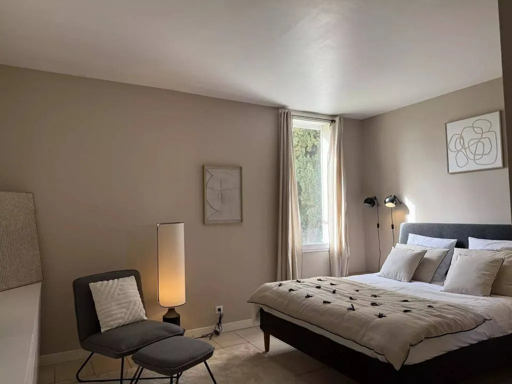 Chambres - Maison de Luxe avec Piscine à Pessac