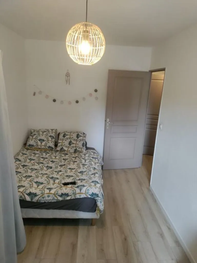 Bedrooms - 2-Bedroom Apartment with Parking in Metz