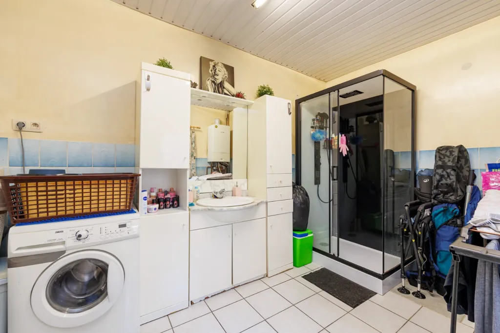 Buanderie - Immeuble avec Appartements et Commerce à Anvers