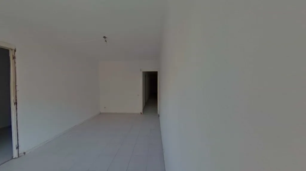 Pièces - Apartment with Balcony for Renovation in Centre