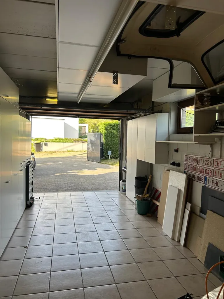 Garage - Spacious House with Garden in Oud-Heverlee