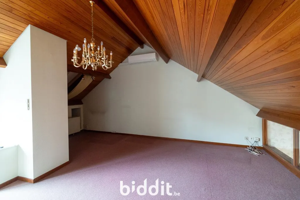Pièces - Appartement de 2 Façades avec Visite Virtuelle au Centre