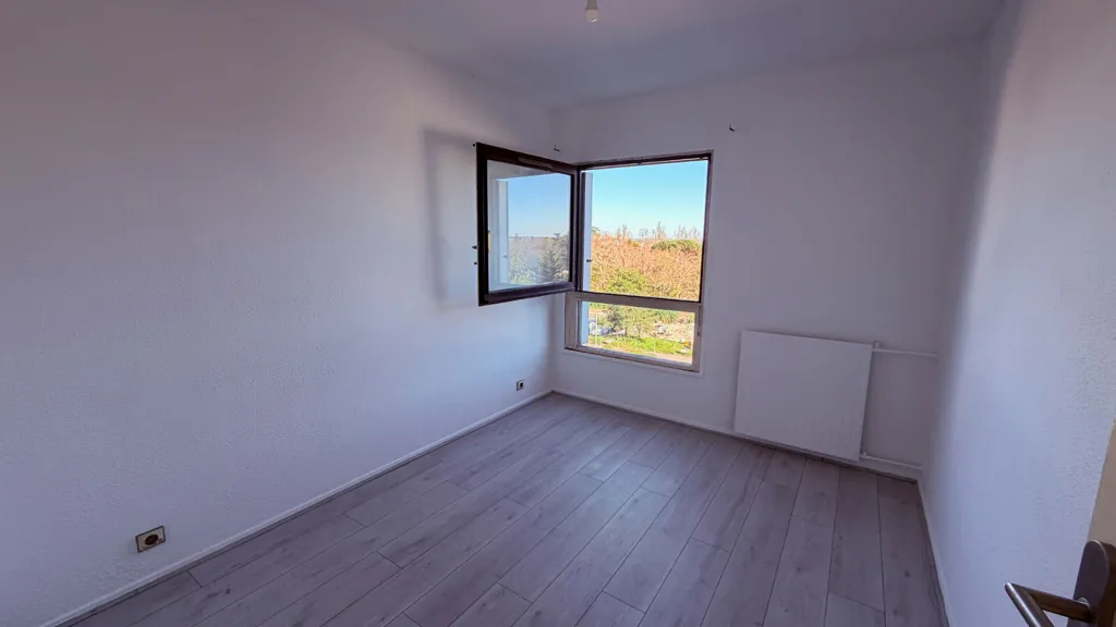 Rooms - 4-Piece Apartment with Parking in Talence